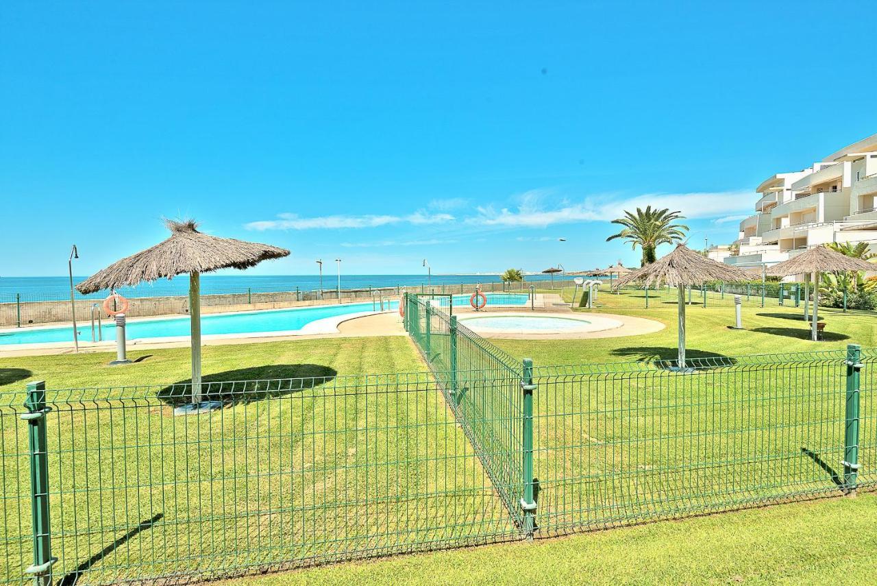 On Beach Deluxe Apartment With Pools And Own Garden El Puerto de Santa Maria Exterior photo