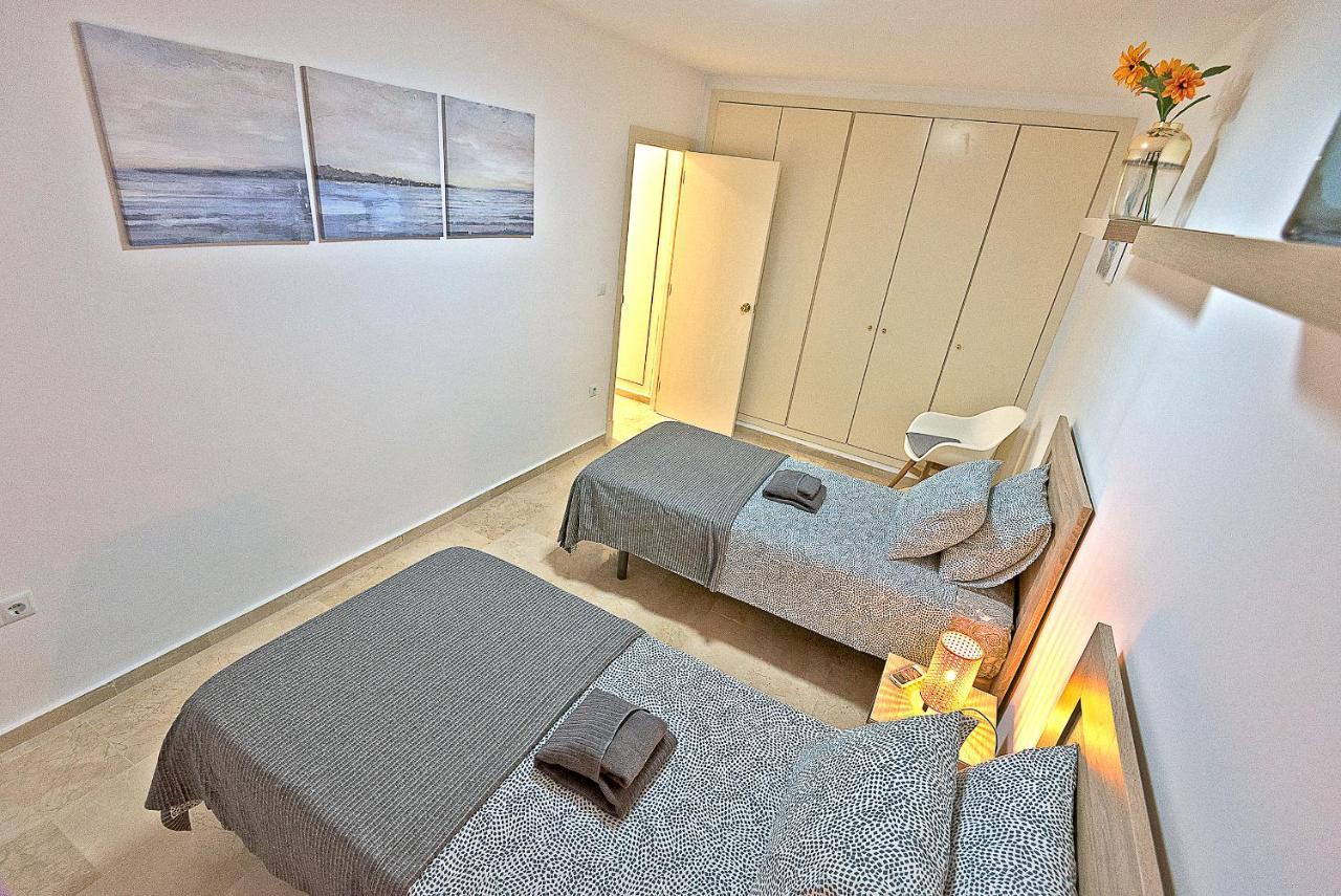 On Beach Deluxe Apartment With Pools And Own Garden El Puerto de Santa Maria Exterior photo