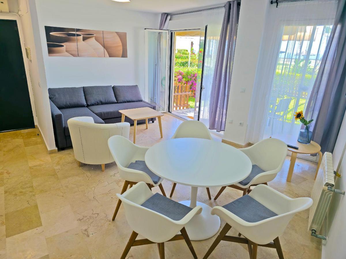 On Beach Deluxe Apartment With Pools And Own Garden El Puerto de Santa Maria Exterior photo